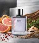 Imagen ambientada del perfume Boss Selection De Hugo Boss 100 ML Hombre EDT con notas de Toronja, Agujas De Cedro, Pimienta R... - VALMARA