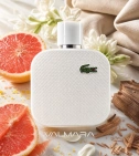 Imagen ambientada del perfume Lacoste Blanc L.12.12 100 ML Hombre EDT con notas de Toronja, Nardo, Cedro, Gamuza. - VALMARA