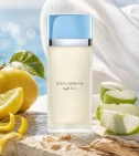Imagen ambientada del perfume Light Blue De Dolce & Gabbana 100 ML Mujer EDT con notas de Limón Italiano, Manzana Granny Smit... - VALMARA