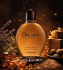 Imagen ambientada del perfume Calvin Klein Obsession 200 ML Hombre EDT con notas de Ámbar, Sándalo, Lavanda, Nuez Moscada. - VALMARA