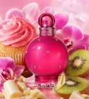 Imagen ambientada del perfume Fantasy De Britney Spears 100 ML Mujer EDP con notas de Cupcake, Chocolate Blanco, Kiwi, Orquídea. - VALMARA