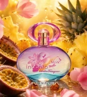 Imagen ambientada del perfume Incanto Shine De Ferragamo 100 ML Mujer EDT con notas de Maracuyá, Piña, Peonía Rosa, Ámbar. - VALMARA