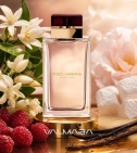 Imagen ambientada del perfume Dolce & Gabbana Tradicional 100 ML Mujer EDP con notas de Malvavisco, Flor De Azahar, Vainilla,... - VALMARA
