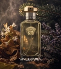 Imagen ambientada del perfume Versace The Dreamer 100 ML Hombre EDT con notas de Tabaco, Lavanda, Haba Tonka, Abeto. - VALMARA