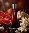 Imagen ambientada del perfume Hugo Deep Red De Hugo Boss Mujer EDP con notas de Naranja Sanguina, Vainilla, Grosella Negra, N... - VALMARA