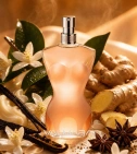 Imagen ambientada del perfume Jean Paul Gaultier Le Classique 100 ML Mujer EDT con notas de Flor De Azahar, Vainilla, Jengibr... - VALMARA