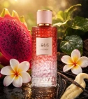 Imagen ambientada del perfume Rome La Bomba Mast Perfume 100 Ml EDP Mujer con notas de Pitahaya, Vainilla, Frangipani, Pachulí. - VALMARA