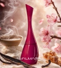 Imagen ambientada del perfume Kenzo Amour De Kenzo 100 ML Mujer EDP con notas de Vainilla, Arroz, Flor De Cerezo, Incienso. - VALMARA
