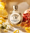 Imagen ambientada del perfume Eros Pour Femme De Versace 100 ML Mujer EDP con notas de Limón Italiano, Absoluto De Jazmín Sam... - VALMARA