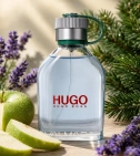 Imagen ambientada del perfume Hugo Man De Hugo Boss 125 ML Hombre EDT con notas de Manzana Verde, Lavanda, Abeto Balsámico, N... - VALMARA