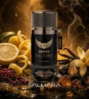 Imagen ambientada del perfume Genius Victory De Emper 100 ML EDP Hombre con notas de Limón, Vainilla, Incienso, Pimienta Rosa. - VALMARA