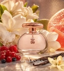 Imagen ambientada del perfume Sensual Touch De Tous 100 ML Mujer EDT con notas de Absoluto De Tiaré, Frutas Rojas, Toronja Ro... - VALMARA