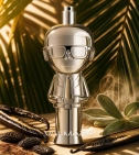 Imagen ambientada del perfume Ikonik De Karl Lagerfeld 100 ML EDP Hombre con notas de Hojas De Cocotero, Vainilla, Haba Tonka... - VALMARA