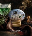 Imagen ambientada del perfume Dear Karma De THoO 75 ML EDP Unisex con notas de Cuero, Absenta, Incienso, Azafrán. - VALMARA