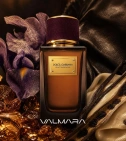 Imagen ambientada del perfume Velvet Amber Skin De Dolce Gabbana 100 ML EDP Unisex con notas de Ládano, Iris, Vainilla, Cuero. - VALMARA
