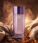 Imagen ambientada del perfume My Happy Cocoa & Cashmere Clinique 100 Ml EDP con notas de Cacao, Vainilla, Ámbar Dorado, Almiz... - VALMARA