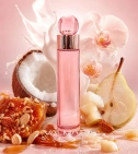 Imagen ambientada del perfume 360 Blush Perry Ellis 100 Ml EDP Mujeres con notas de Praliné, Coco, Orquídea, Pera. - VALMARA