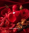 Imagen ambientada del perfume Nina Extra Rouge Nina Ricci 80 Ml EDP Mujer con notas de Frambuesa, Praliné, Rosa, Vainilla. - VALMARA
