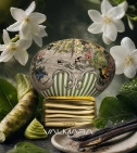 Imagen ambientada del perfume WabiSabi De THoO 75 ML EDP Unisex con notas de Wasabi, Jazmín Sambac, Hojas De Lima, Vainilla. - VALMARA