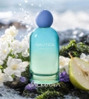 Imagen ambientada del perfume Jasmine Coast De Nautica 100 Ml EDP Mujer con notas de Jazmín Acuático, Musgo Marino, Pera, Vio... - VALMARA