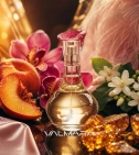 Imagen ambientada del perfume Set Can Can De Paris Hilton 4 Pcs Mujer EDP con notas de Nectarina, Orquídea Silvestre, Flor De... - VALMARA