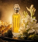 Imagen ambientada del perfume Ysatis De Givenchy 100 ML Mujer EDT con notas de Nardo, Musgo De Roble, Ámbar, Aldehídos. - VALMARA