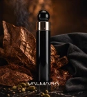 Imagen ambientada del perfume 360 ° Black De Perry Ellis 100 ML Hombre EDT con notas de Tabaco, Gamuza, Ámbar, Cardamomo. - VALMARA