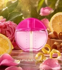 Imagen ambientada del perfume Paradiso Inferno Pink De Benetton 100 ML Mujer EDT con notas de Limón, Rosa, Notas Verdes, Cedro. - VALMARA