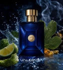 Imagen ambientada del perfume Dylan Blue De Versace 100 ML Hombre EDT con notas de Notas Acuáticas, Incienso, Bergamota, Hoja... - VALMARA