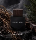 Imagen ambientada del perfume Encre Noire Pour Homme De Lalique 100 ML Hombre EDT con notas de Vetiver De Haití, Ciprés, Made... - VALMARA