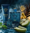 Imagen ambientada del perfume Set Eros De Versace 3 Pcs EDT Shower Gel Hombre con notas de Menta, Vainilla De Madagascar, Man... - VALMARA