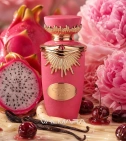 Imagen ambientada del perfume Jouri De Lattafa 100 Ml EDP Mujer con notas de Pitahaya, Cereza Confitada, Peonía, Vainilla. - VALMARA